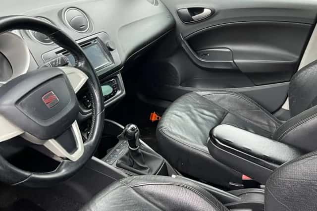 SEAT Ibiza (2011) thumbnail 2