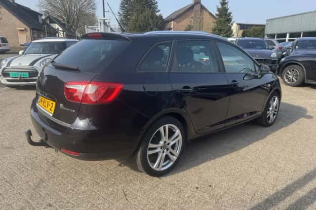 SEAT Ibiza (2011) thumbnail 2