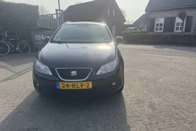 SEAT Ibiza (2011) thumbnail 3
