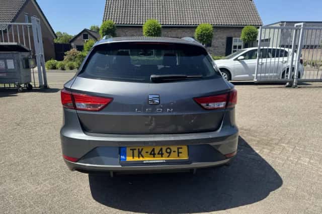 SEAT Leon (2018) thumbnail 5