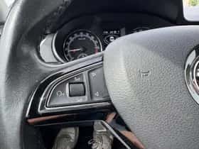 Škoda Octavia (2017) thumbnail 16