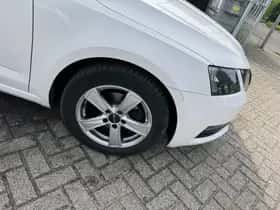 Škoda Octavia (2017) thumbnail 5
