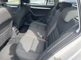 Škoda Octavia (2017) thumbnail 9