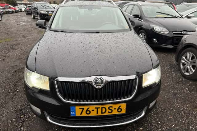 Škoda Superb (2012) thumbnail 3