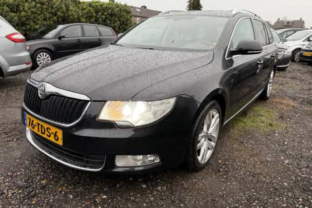 Škoda Superb (2012) thumbnail 4