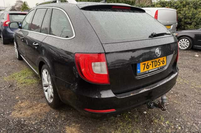 Škoda Superb (2012) thumbnail 5