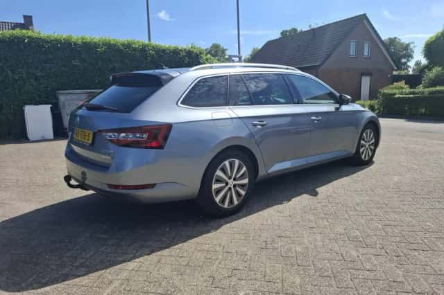 Škoda Superb (2018) thumbnail 5