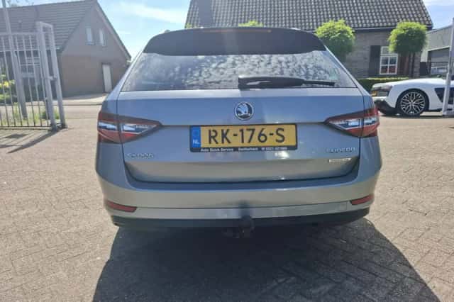 Škoda Superb (2018) thumbnail 6