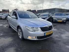 Škoda Superb (2011) thumbnail 4