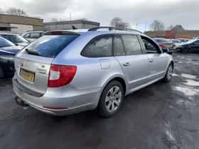 Škoda Superb (2011) thumbnail 5
