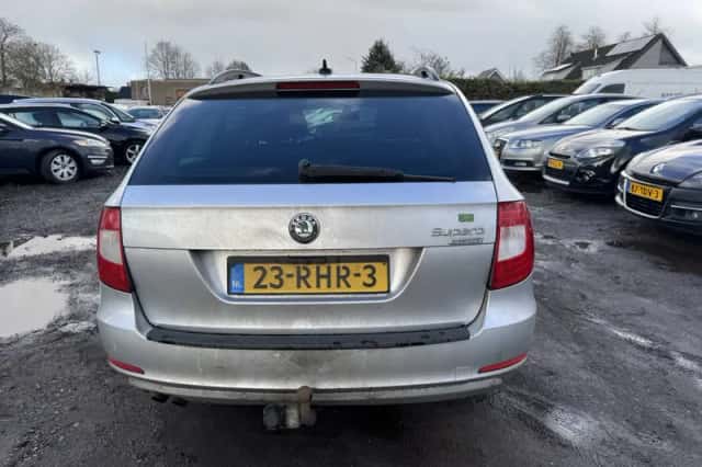Škoda Superb (2011) thumbnail 6