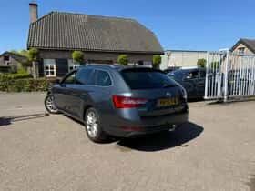 Škoda Superb (2015) thumbnail 3