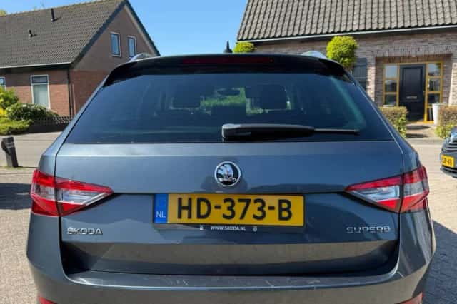 Škoda Superb (2015) thumbnail 5