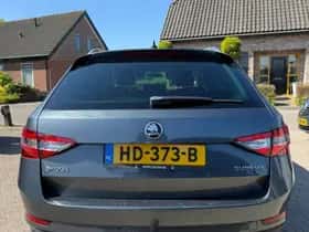 Škoda Superb (2015) thumbnail 5