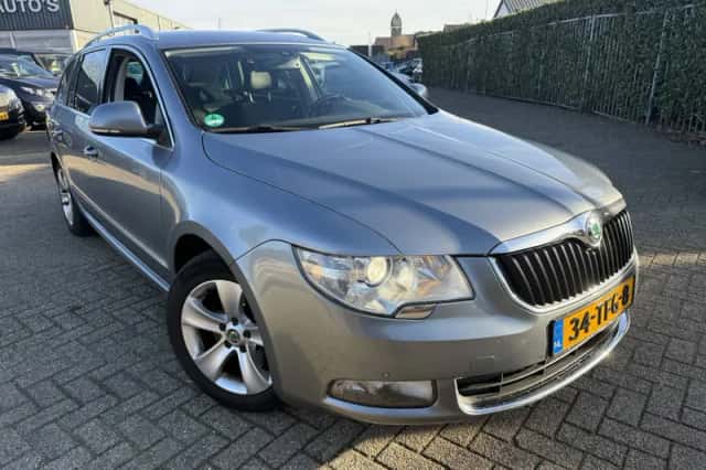 Škoda Superb (2012) thumbnail 2