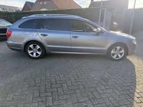Škoda Superb (2012) thumbnail 3