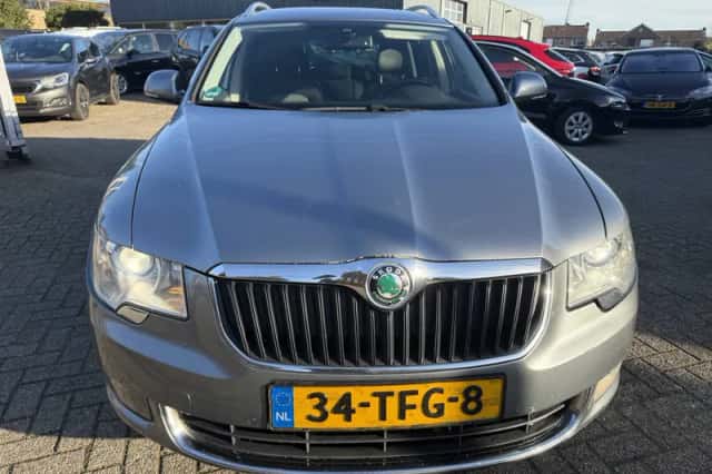 Škoda Superb (2012) thumbnail 5