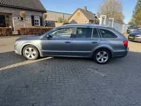 Škoda Superb (2012) thumbnail 6