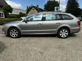 Škoda Superb (2010) thumbnail 4