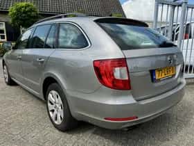Škoda Superb (2010) thumbnail 6