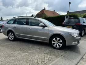 Škoda Superb (2010) thumbnail 8