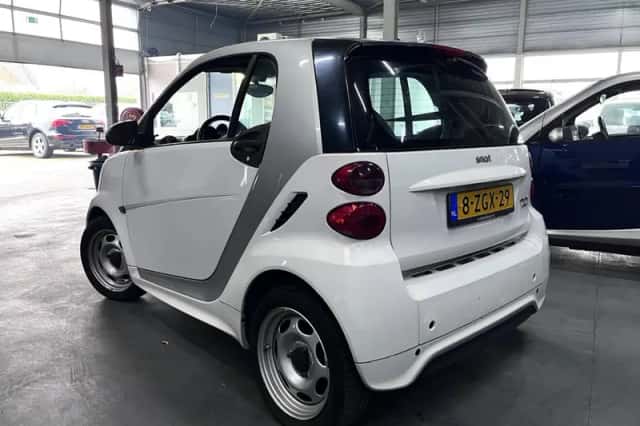 Smart Fortwo (2015) thumbnail 5