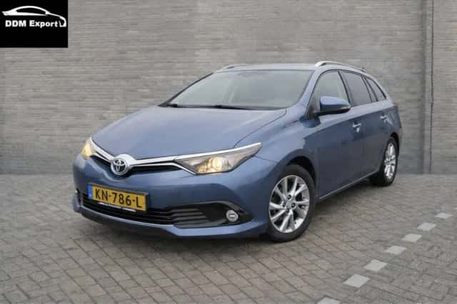 Toyota Auris (2016) thumbnail 1