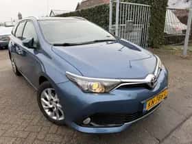 Toyota Auris (2016) thumbnail 3