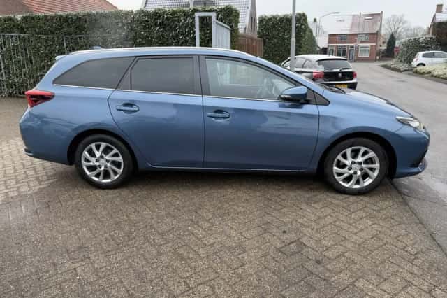 Toyota Auris (2016) thumbnail 4
