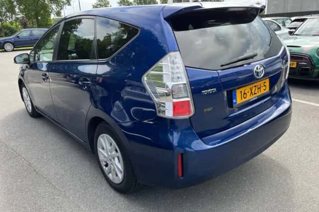Toyota Prius (2012) thumbnail 3