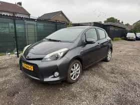Toyota Yaris (2013) thumbnail 2