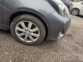 Toyota Yaris (2013) thumbnail 8