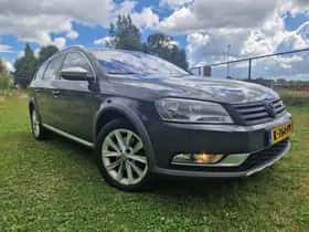 Volkswagen Passat (2014) thumbnail 2