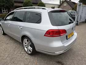 Volkswagen Passat (2012) thumbnail 4