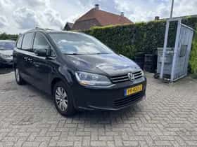 Volkswagen Sharan (2013) thumbnail 3