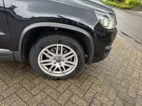 Volkswagen Tiguan (2012) thumbnail 26