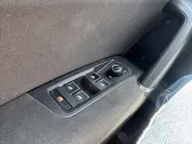 Volkswagen Touran (2015) thumbnail 18