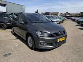 Volkswagen Touran (2015) thumbnail 3