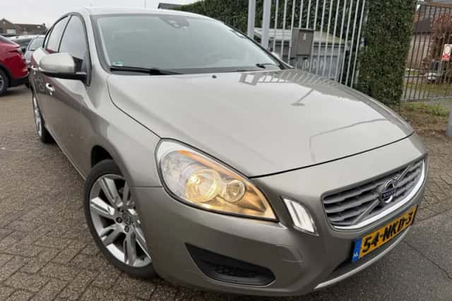 Volvo S60 (2010) thumbnail 2