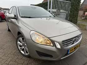 Volvo S60 (2010) thumbnail 2