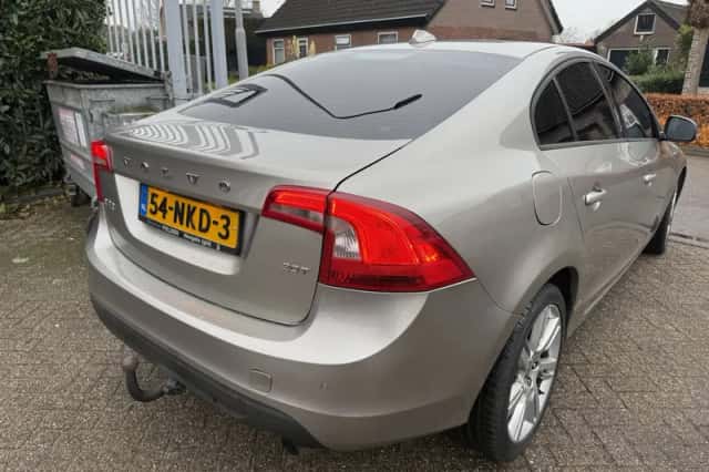 Volvo S60 (2010) thumbnail 3