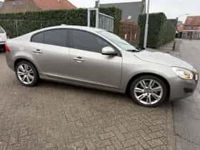 Volvo S60 (2010) thumbnail 4