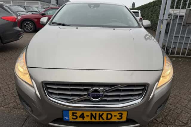 Volvo S60 (2010) thumbnail 6