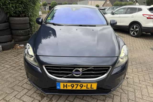 Volvo V40 (2015) thumbnail 3