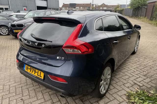 Volvo V40 (2015) thumbnail 4