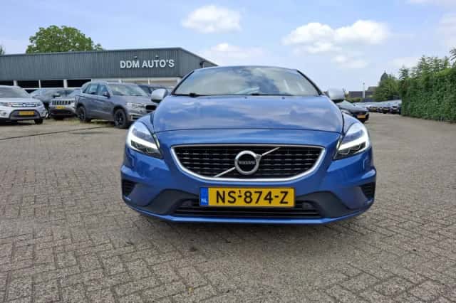 Volvo V40 (2017) thumbnail 2