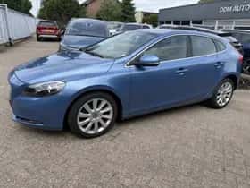 Volvo V40 (2016) thumbnail 2