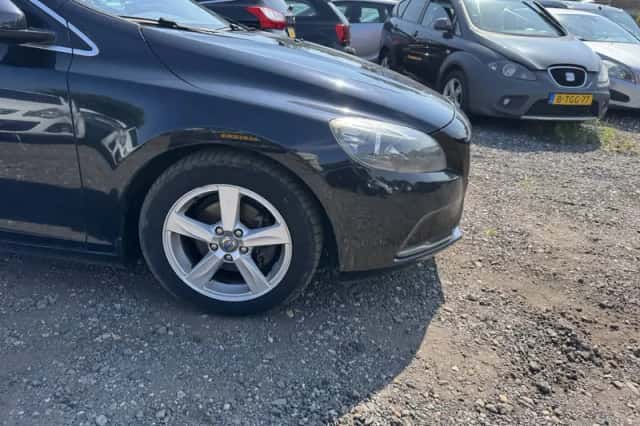 Volvo V40 (2013) thumbnail 4