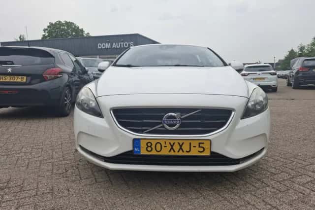 Volvo V40 (2012) thumbnail 2