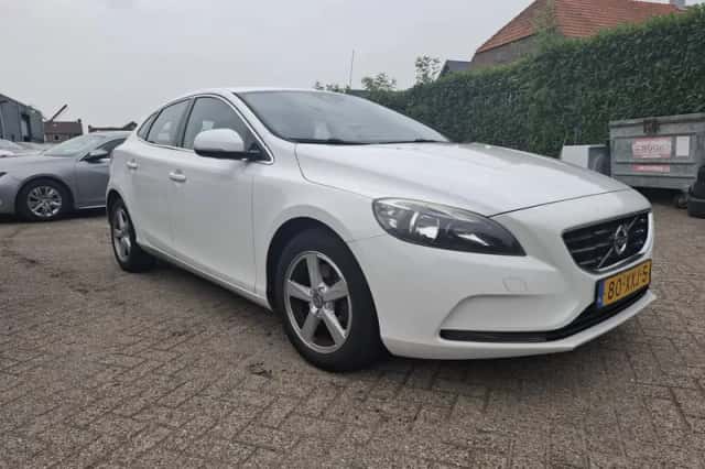 Volvo V40 (2012) thumbnail 3